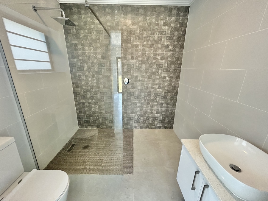 3 Bedroom Property for Sale in Wavecrest Eastern Cape